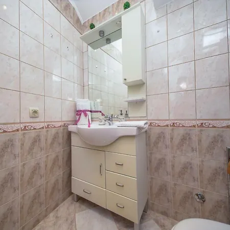 Stara Kuca - Historic Stone House Inside Walls * מאלי סטון