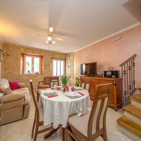 Stara Kuca - Historic Stone House Inside Walls דירה *