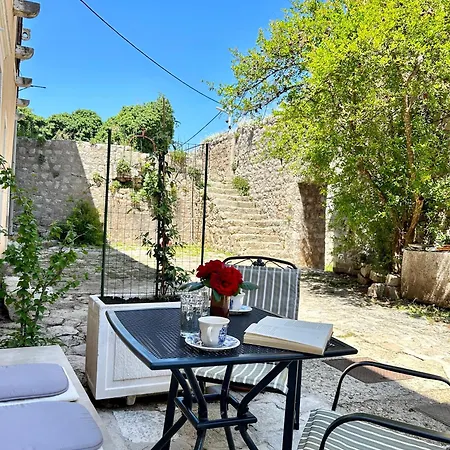 Stara Kuca - Historic Stone House Inside Walls Mali Ston