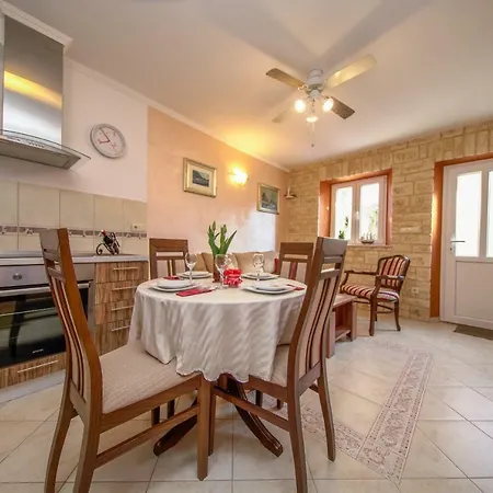 Stara Kuca - Historic Stone House Inside Walls Apartment *