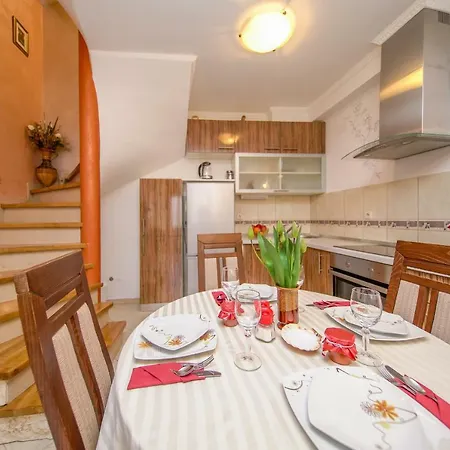 Apartment Stara Kuca - Historic Stone House Inside Walls